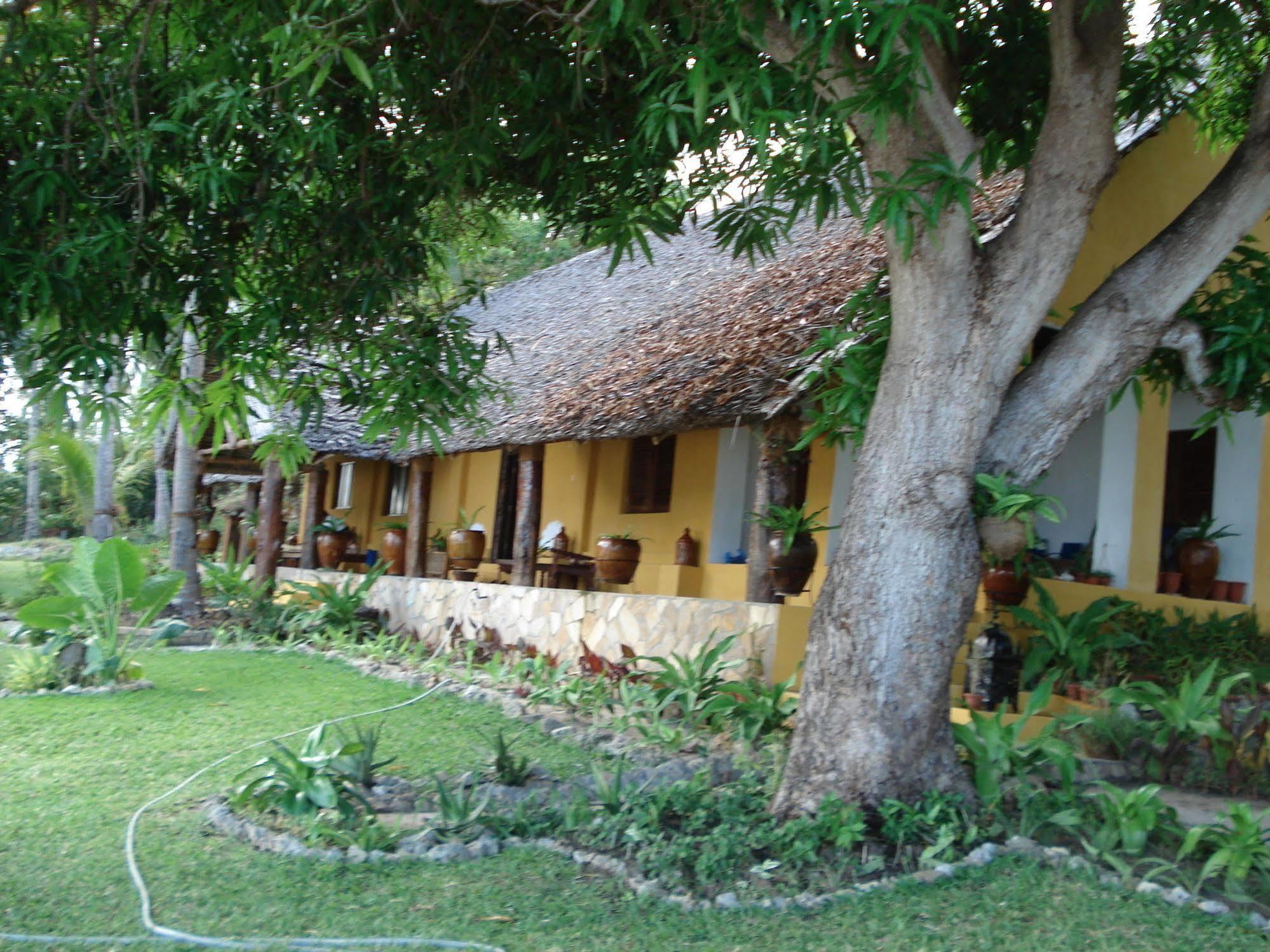 Kinasi Lodge Utende Екстериор снимка