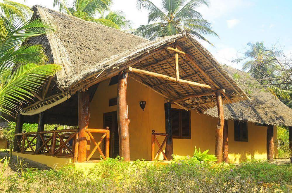 Kinasi Lodge Utende Екстериор снимка