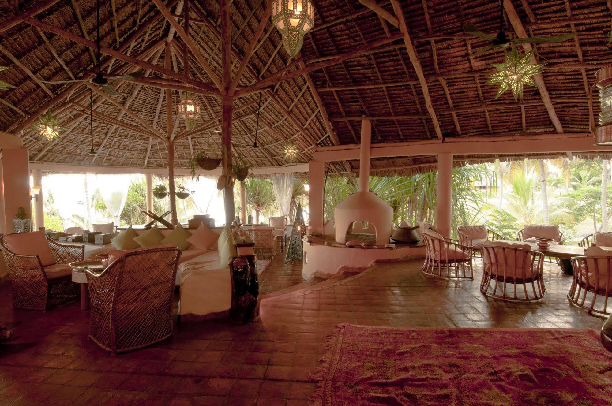 Kinasi Lodge Utende Екстериор снимка
