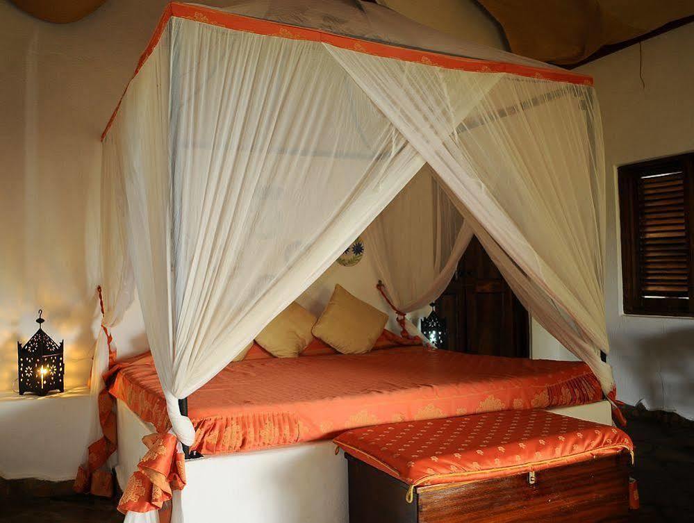 Kinasi Lodge Utende Екстериор снимка