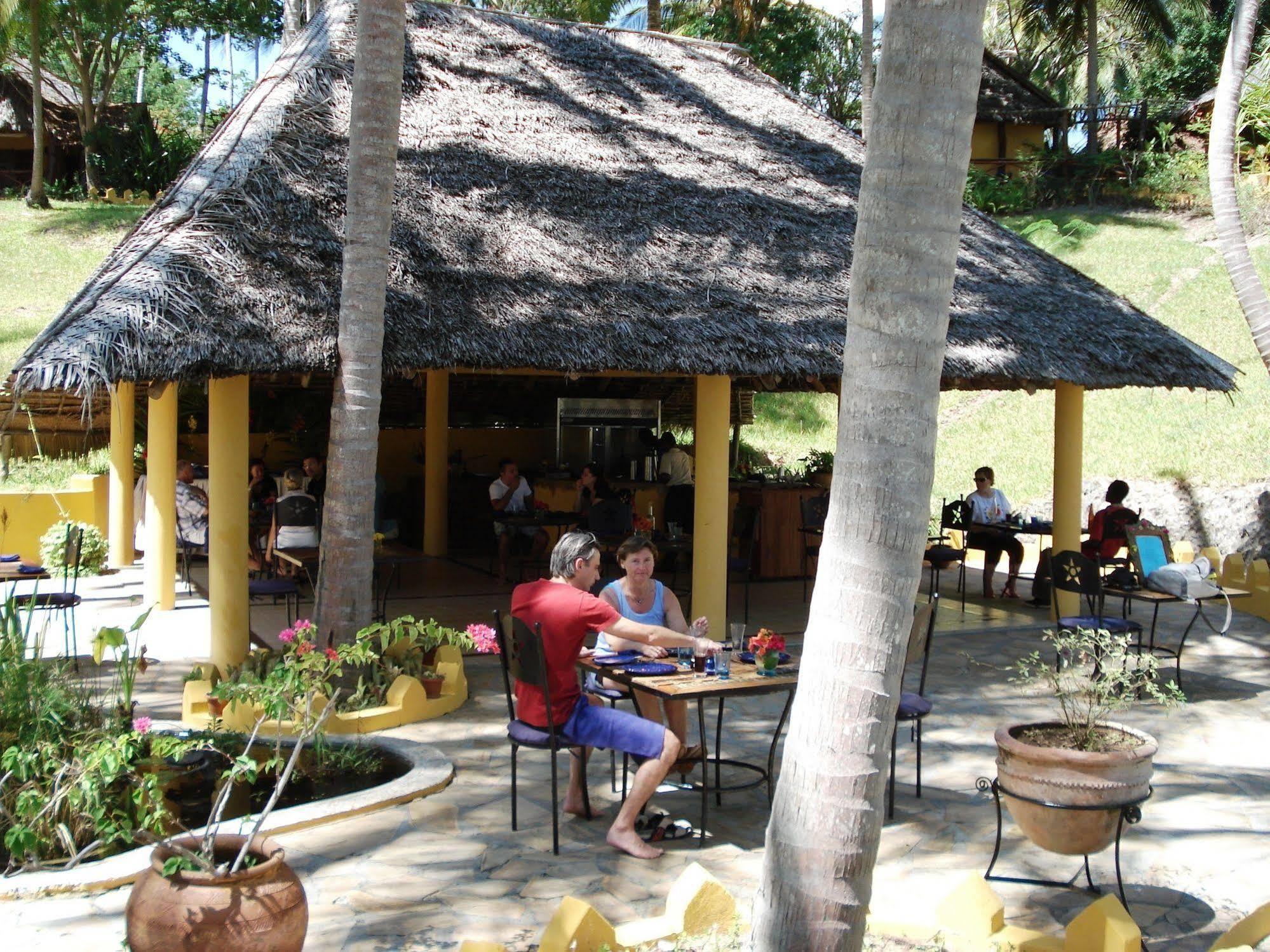 Kinasi Lodge Utende Екстериор снимка