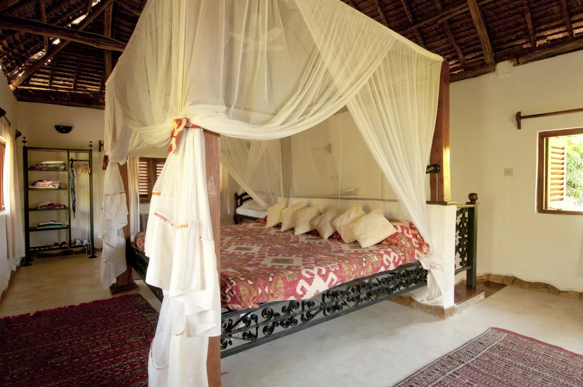Kinasi Lodge Utende Екстериор снимка