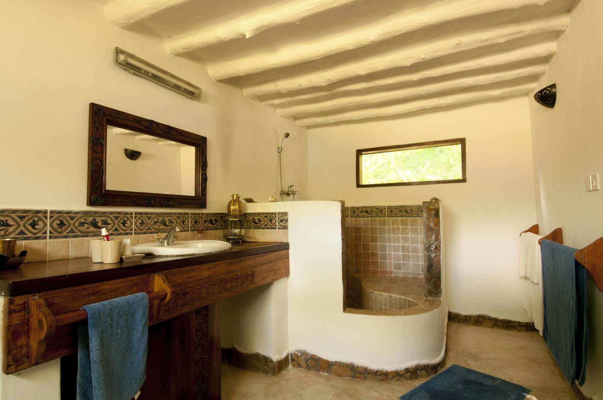 Kinasi Lodge Utende Екстериор снимка